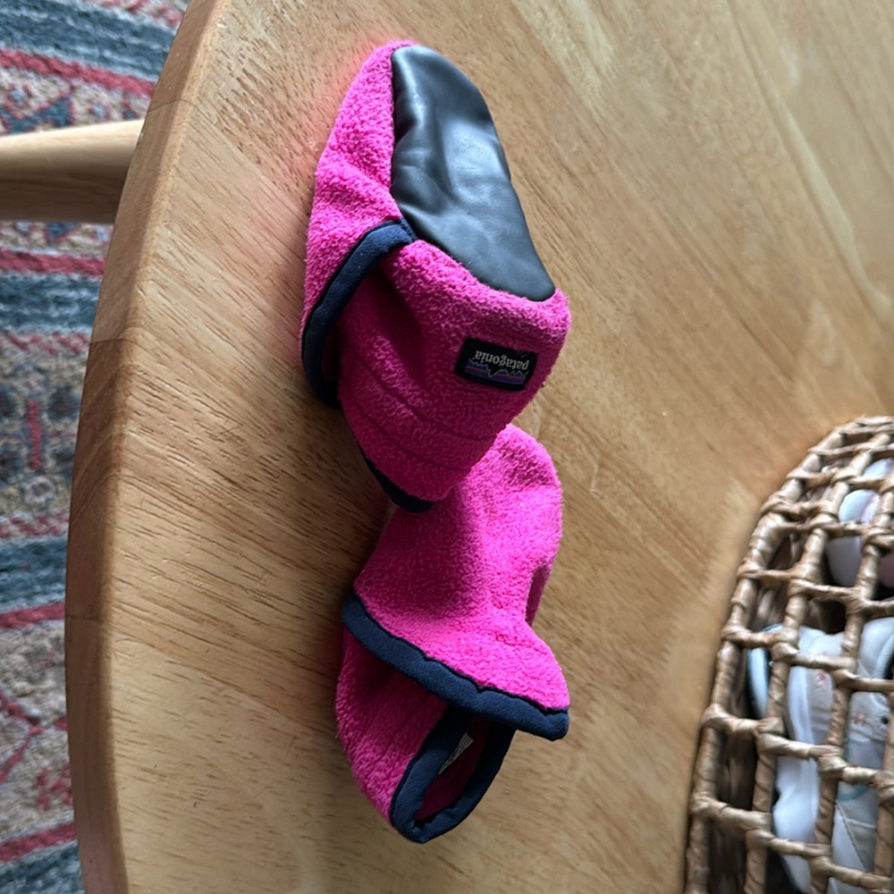 3-6 M Patagonia infant booties easy slip on like new